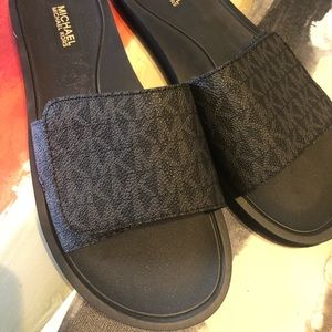🌟Flash Sale🌟NWOT Michael Kors Slides